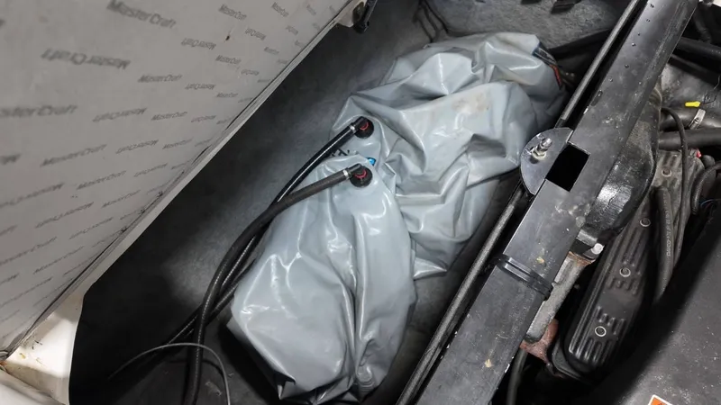 Slide: The Image of MasterCraft 205V 2001 - 51