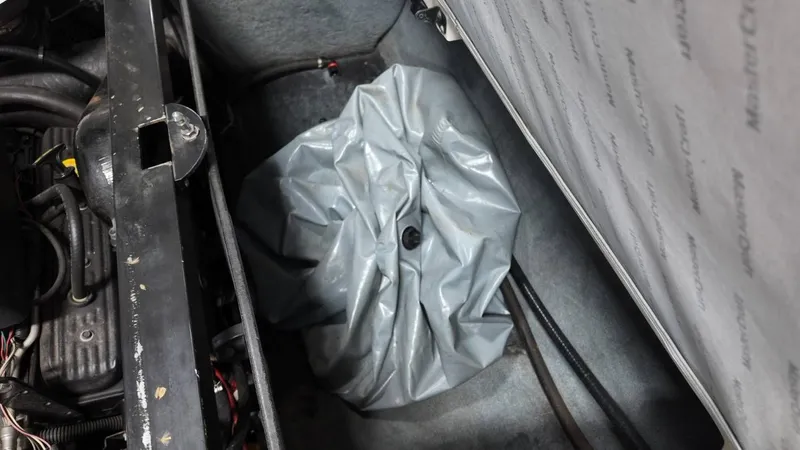 Slide: The Image of MasterCraft 205V 2001 - 52