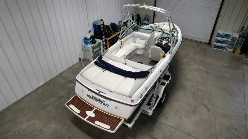 Slide: The Image of MasterCraft 205V 2001 - 6