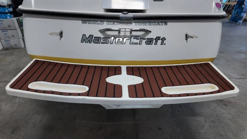 Slide: The Image of MasterCraft 205V 2001 - 9