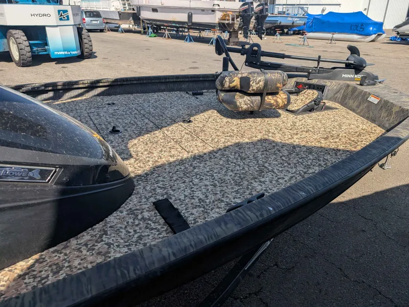 Slide: The Image of 2018 Lowe Stinger 175C boat with Minn Kota motor. - 5