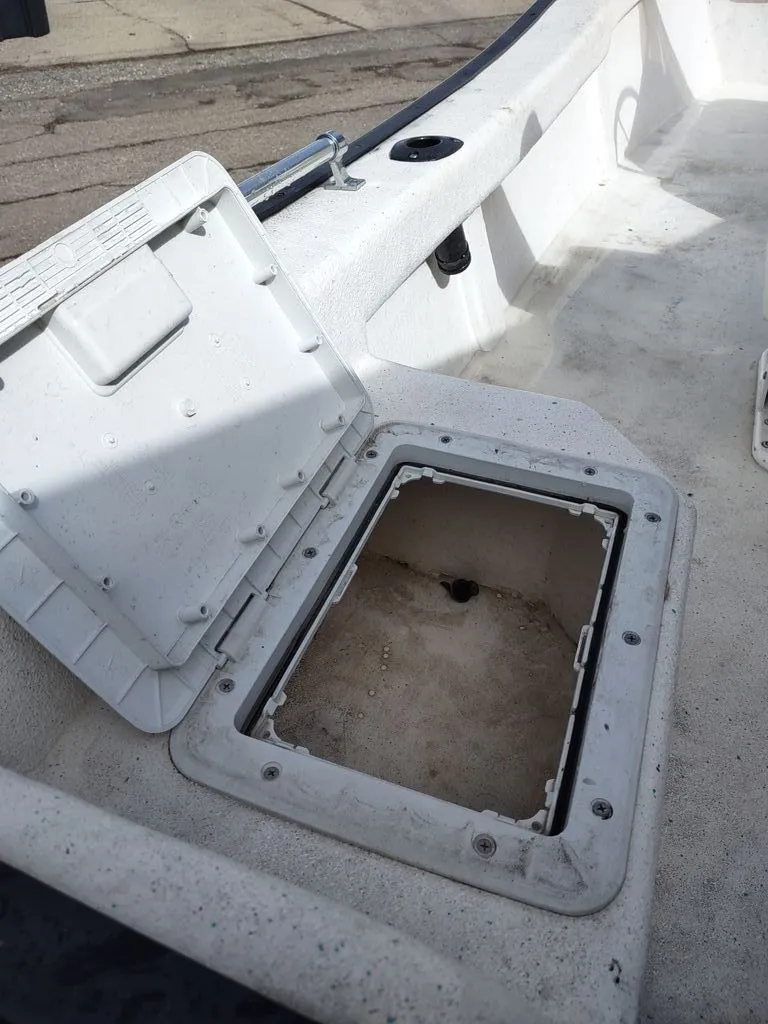 Slide: The Image of Key Largo 160 Center Console 2002 - 11