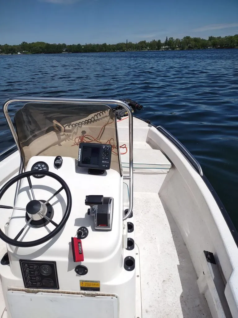 Slide: The Image of Key Largo 160 Center Console 2002 - 3