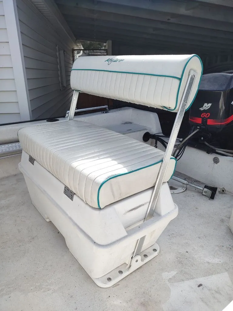 Slide: The Image of Key Largo 160 Center Console 2002 - 6