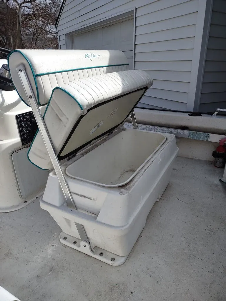 Slide: The Image of Key Largo 160 Center Console 2002 - 7