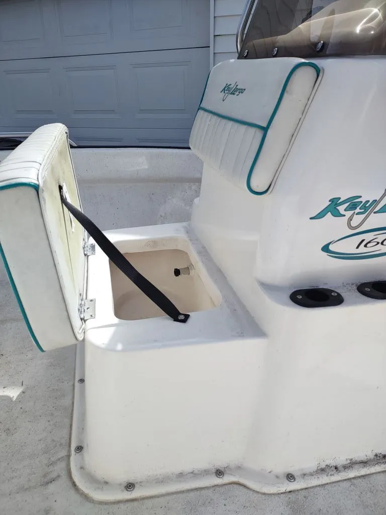 Slide: The Image of Key Largo 160 Center Console 2002 - 9