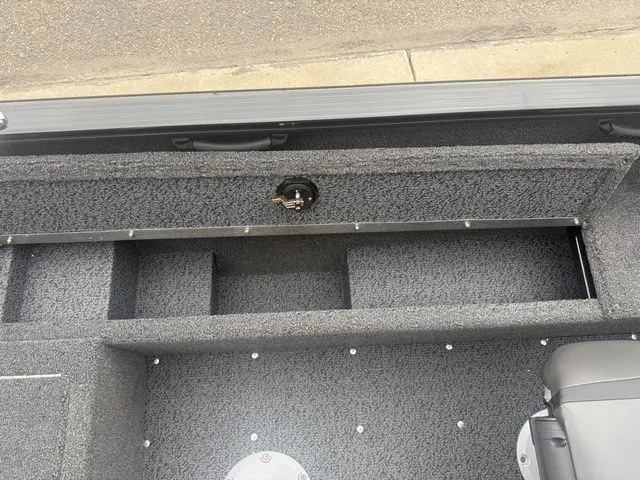 Slide: The Image of Lund 1650 Rebel XL Sport 2026 - 13