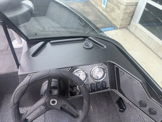 Slide: The Image of Lund 1650 Rebel XL Sport 2026 - 17