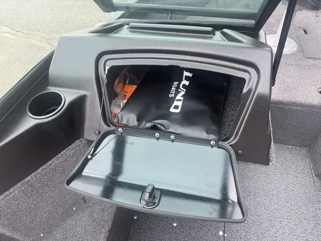 Slide: The Image of Lund 1650 Rebel XL Sport 2026 - 19