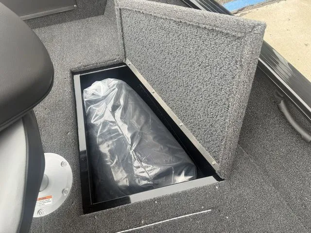 Slide: The Image of Lund 1650 Rebel XL Sport 2026 - 24