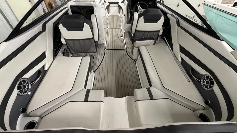 Slide: The Image of Yamaha 242SE 2020 - 10