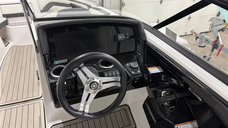 Slide: The Image of Yamaha 242SE 2020 - 19