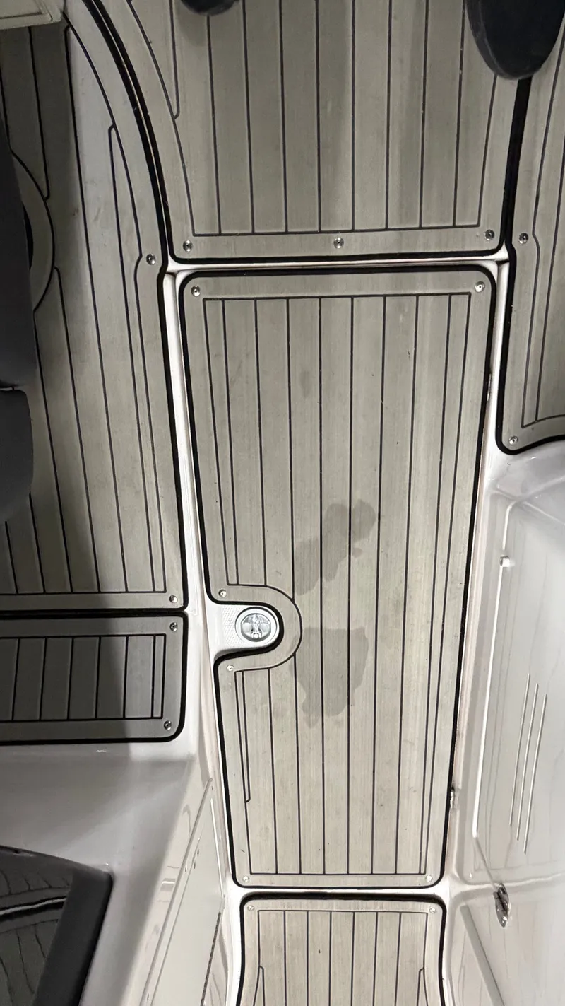 Slide: The Image of Yamaha 242SE 2020 - 21