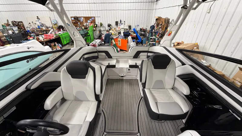 Slide: The Image of Yamaha 242SE 2020 - 6