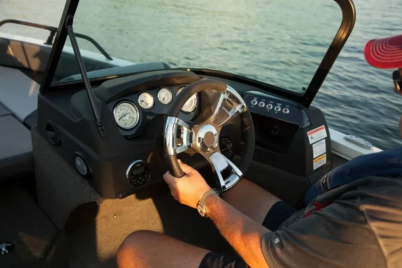 Slide: The Image of Lowe Fish & Ski FS1610 2017 - 21