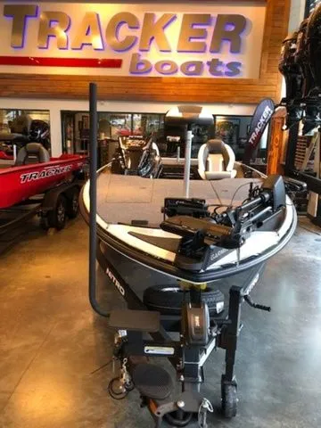 Slide: The Image of Nitro Z20 XL 2026 boat in Tracker Boats showroom. - 2