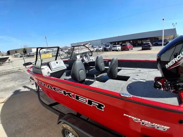 Slide: The Image of Tracker PRV 175CB 2026 - 12