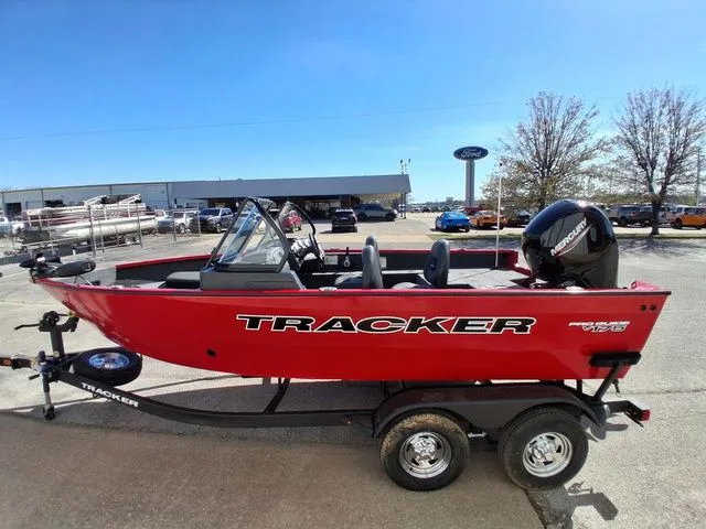 Slide: The Image of Tracker PRV 175CB 2026 - 14