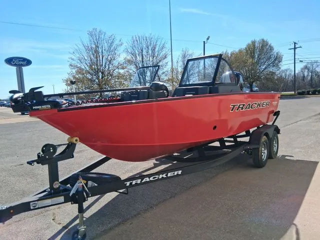 Slide: The Image of Tracker PRV 175CB 2026 - 17