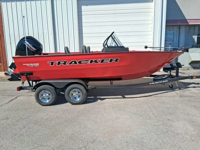 Slide: The Image of Tracker PRV 175CB 2026 - 19