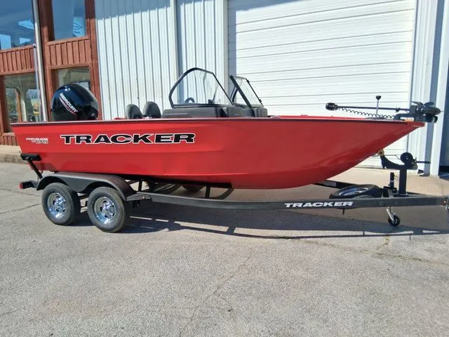 Slide: The Image of Tracker PRV 175CB 2026 - 20