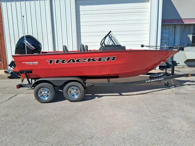 Slide: The Image of Tracker PRV 175CB 2026 - 3