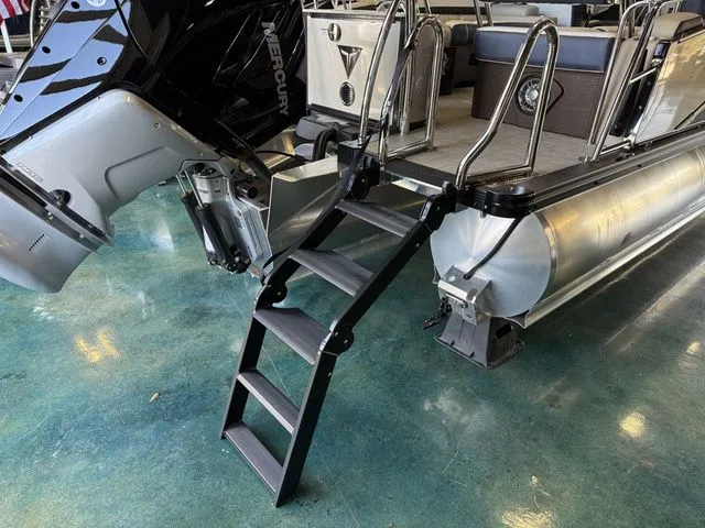 Slide: The Image of Tahoe Cascade - Quad Lounger Shift Windshield 2026 - 5