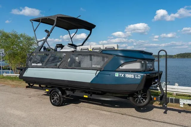 Slide: The Image of Sea-Doo Switch Cruise 21 2024 - 2