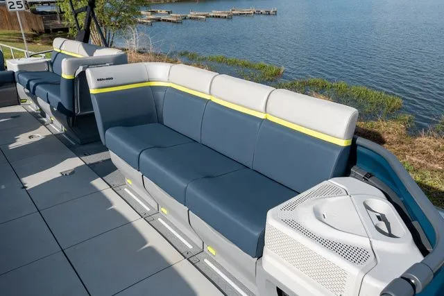 Slide: The Image of Sea-Doo Switch Cruise 21 2024 - 5