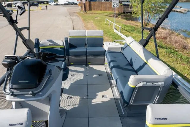 Slide: The Image of Sea-Doo Switch Cruise 21 2024 - 6