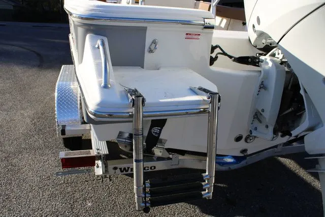 Slide: The Image of Pioneer 220 Bay Sport 2026 - 10