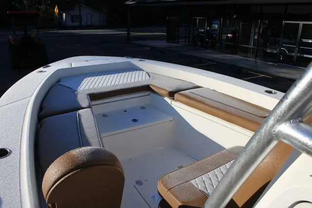 Slide: The Image of Pioneer 220 Bay Sport 2026 - 12
