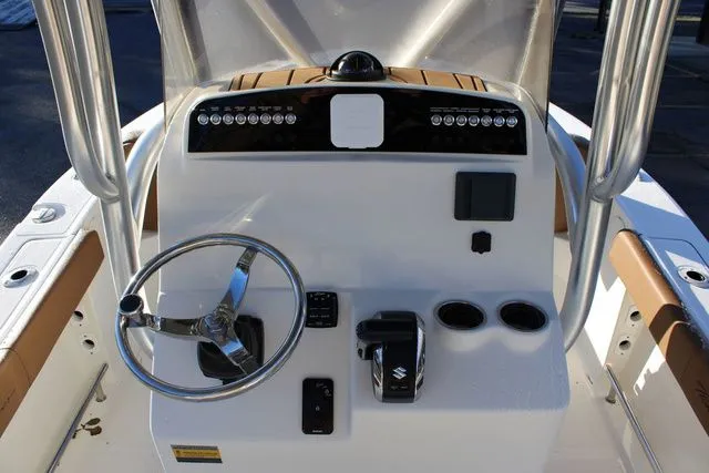 Slide: The Image of Pioneer 220 Bay Sport 2026 - 16