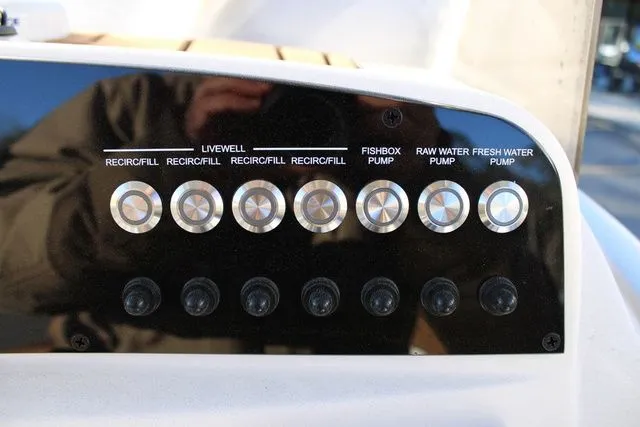 Slide: The Image of Pioneer 220 Bay Sport 2026 - 18