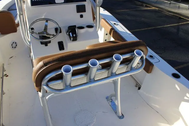 Slide: The Image of Pioneer 220 Bay Sport 2026 - 19
