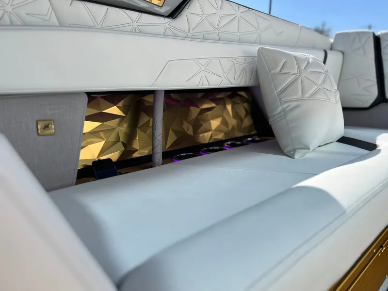 Slide: The Image of Nautique Super Air Nautique G25 Paragon 2026 - 18