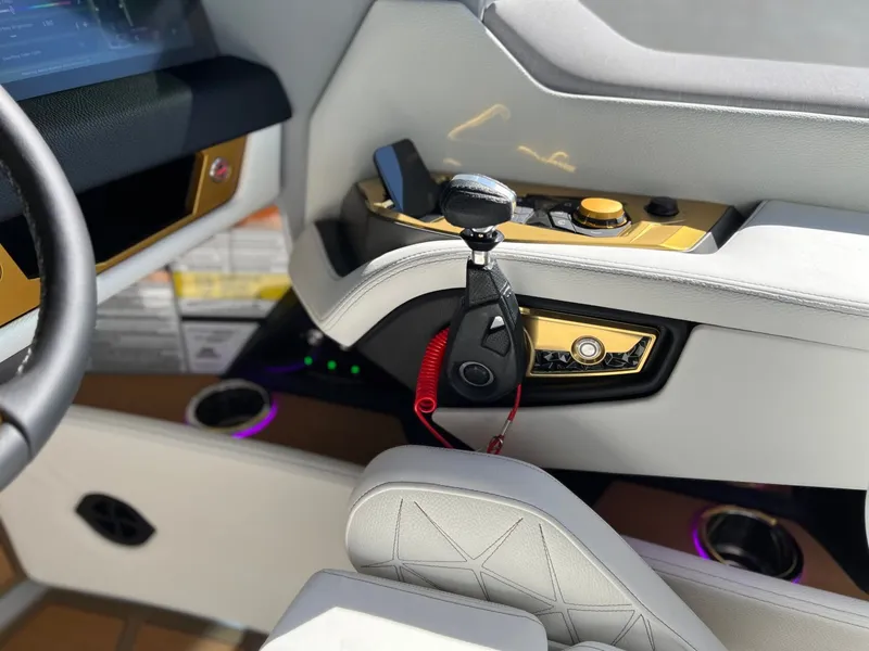 Slide: The Image of Nautique Super Air Nautique G25 Paragon 2026 - 21