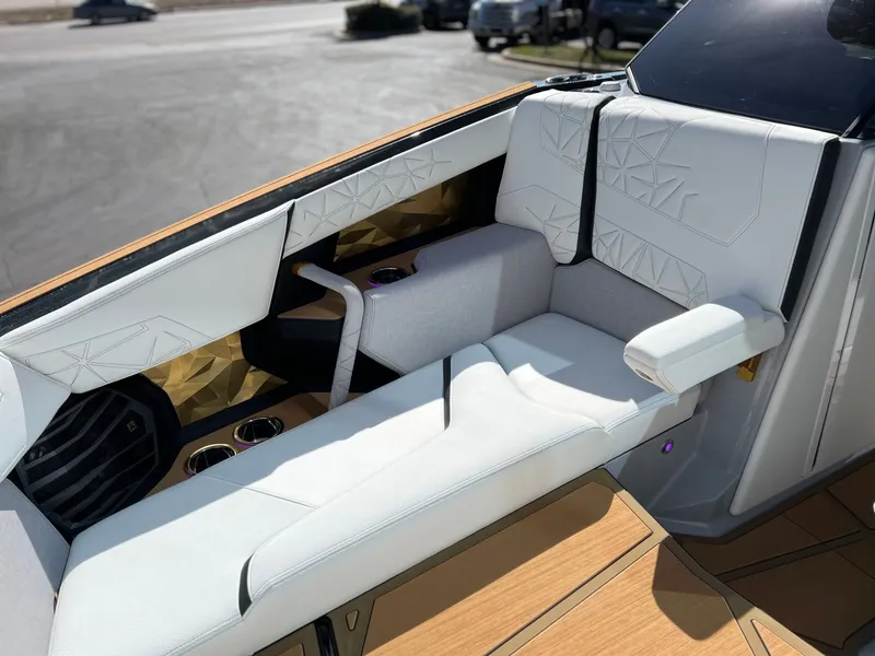 Slide: The Image of Nautique Super Air Nautique G25 Paragon 2026 - 34