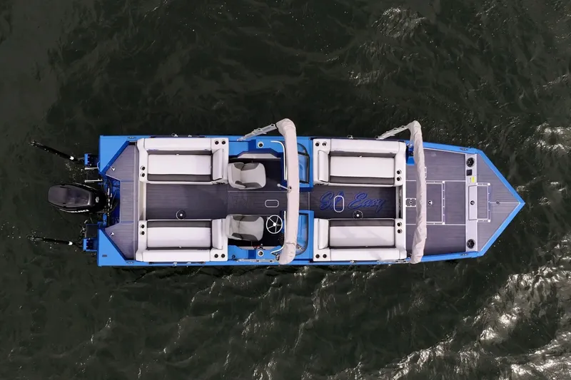 The Image of SeaArk Super Lounge Easy 2027 - 1