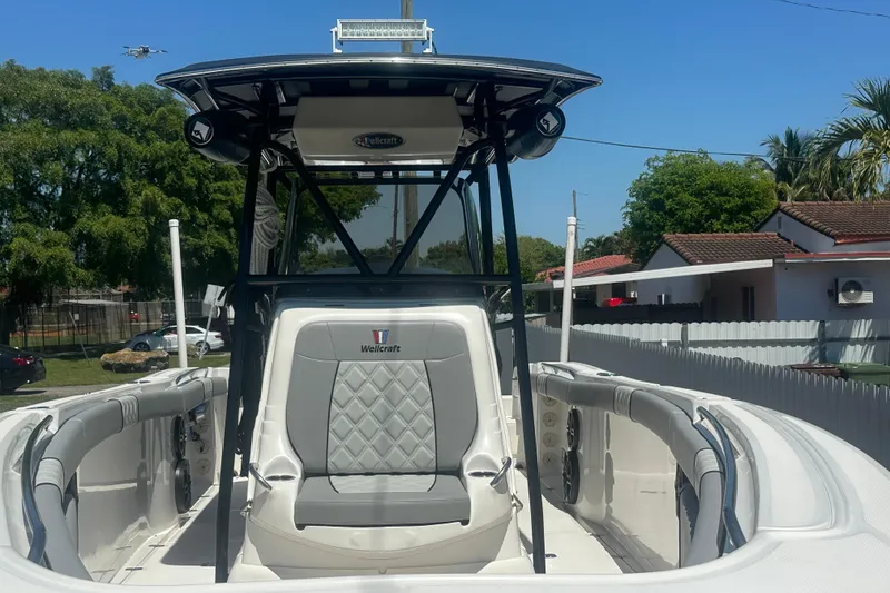 Slide: The Image of 2006 Wellcraft 32 CCF boat with seating, outdoor setting, and clear blue sky. - 21