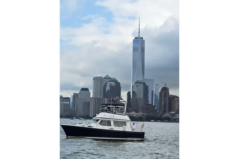 Slide: The Image of 1999 Sabre 34 yacht cruising NYC Freedom Tower. - 5