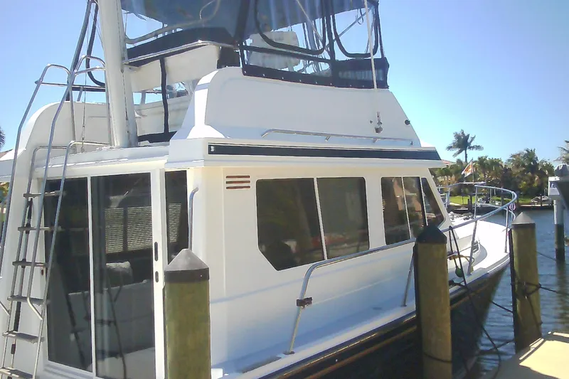 Slide: The Image of 1999 Sabre 34 yacht docked, featuring sleek design and spacious cabin. - 9