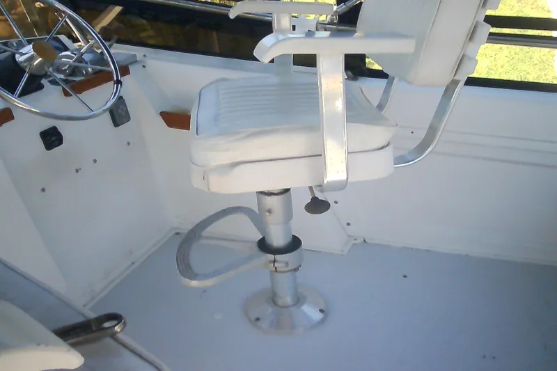 Slide: The Image of Captain's chair and steering wheel on a 1999 Sabre 34 boat. - 32