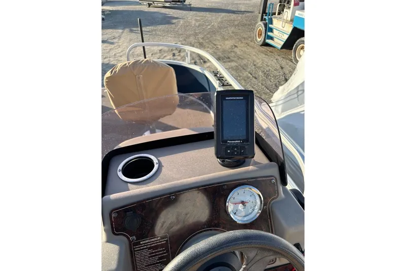 Slide: The Image of 2022 Sun Tracker Bass Buggy 16 XL dashboard with Humminbird fish finder. - 15