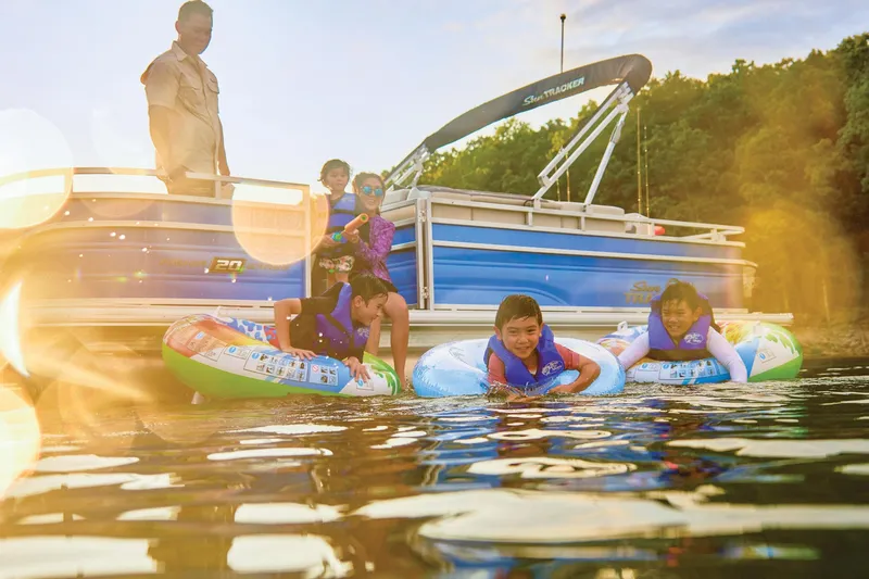 Slide: The Image of Sun Tracker Fishin' Barge 20 DLX 2026 - 14