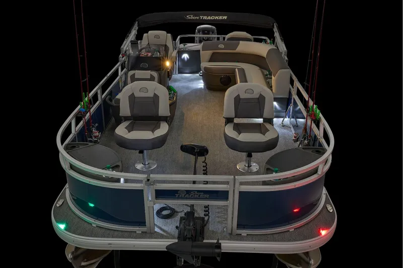 Slide: The Image of Sun Tracker Bass Buggy 18 DLX 2026 - 53