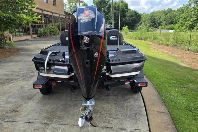 Slide: The Image of 2026 Nitro Z20 XL Pro boat with powerful outboard motor, parked on a driveway. - 3