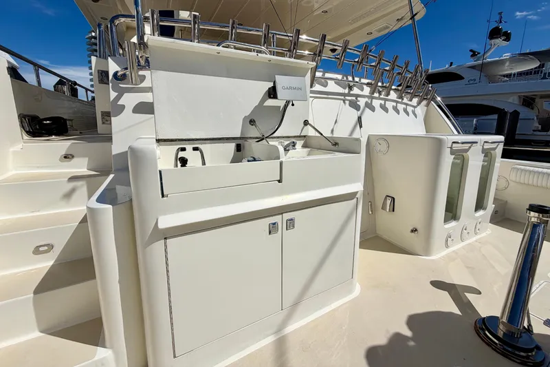 Slide: The Image of Outdoor kitchen area on Horizon 92 yacht with sink and storage. - 12