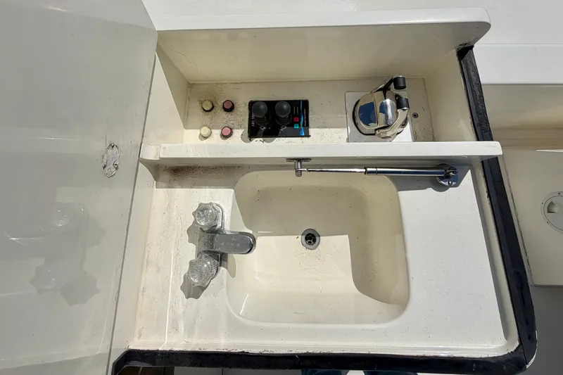 Slide: The Image of Boat sink with faucet and controls on Horizon 92 model. - 126