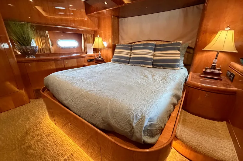 Slide: The Image of Luxurious Horizon 92 yacht bedroom with elegant wood finish and cozy lighting. - 85